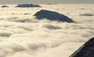 Ra Skills Winter Mountaineering Ben Nevis Cloud Inversion